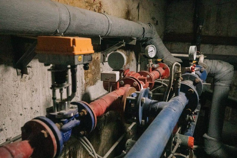 В Мариуполе котельные обеспечивают резервным питанием, дома почти готовы к подаче тепла, фото 1 из 2