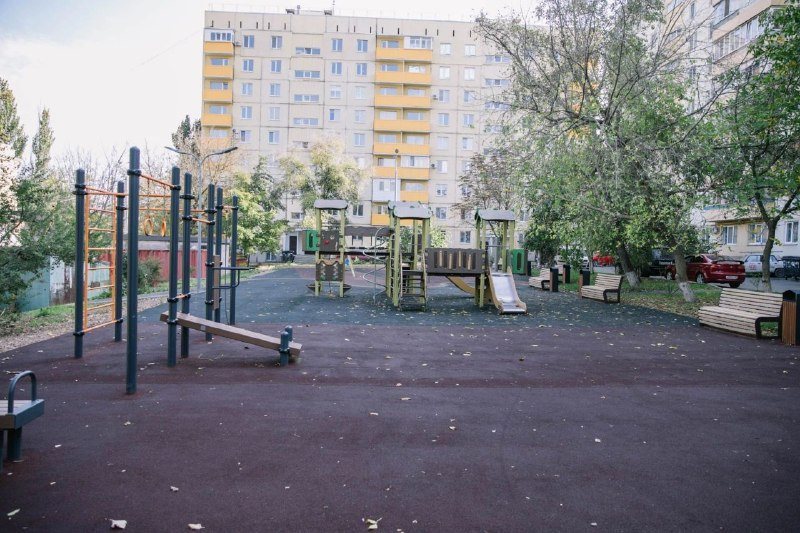 В Мариуполе с 2022 года благоустроили больше 150 дворов, ремонт продолжается, фото 3 из 3