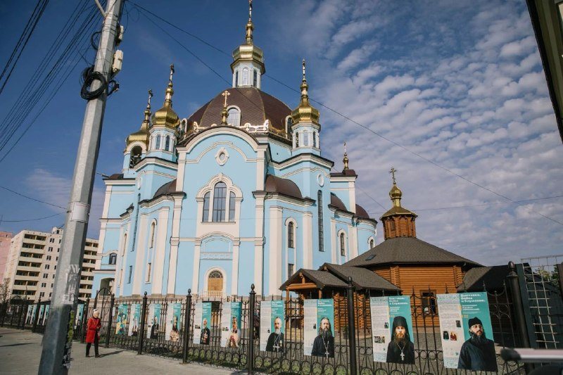 В Мариуполе волонтёрам вручили знаки «За восстановление Мариуполя», фото 1 из 5