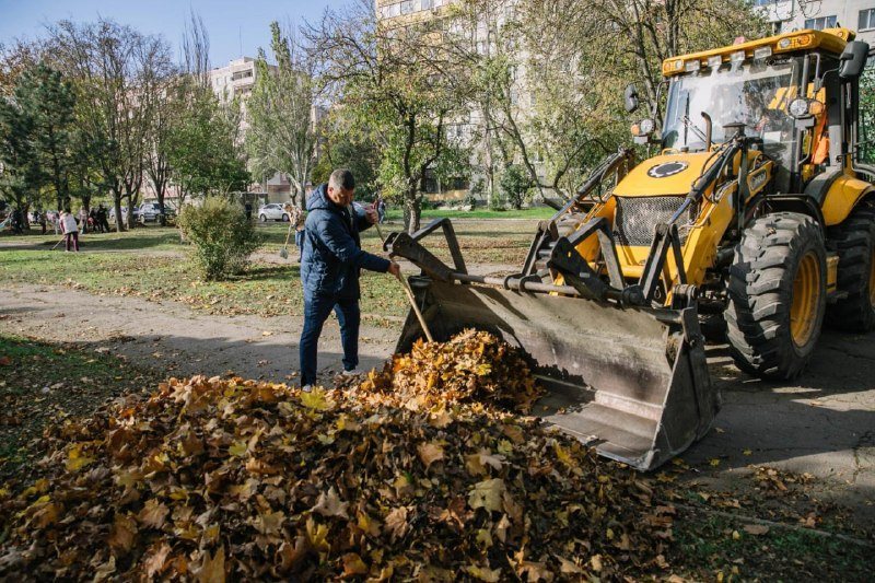 В Мариуполе прошёл общегородской субботник, в выходные начнут убирать стихийные свалки на Карла Либкнехта, фото 2 из 6