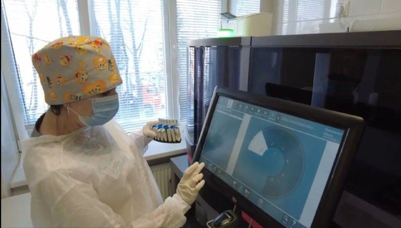 В Мариуполе бесплатно по направлению врача делают 260 видов анализов: как работает городская лаборатория, фото 3 из 3